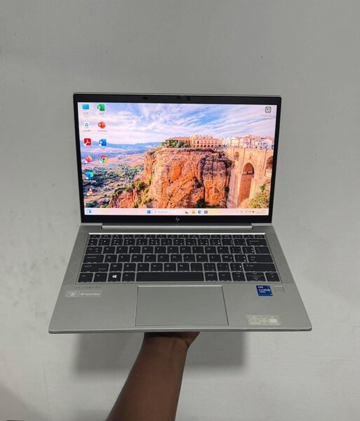HP EliteBook 830 G8  CORE i7