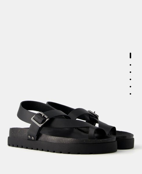 Sandales en cuir BERSHKA