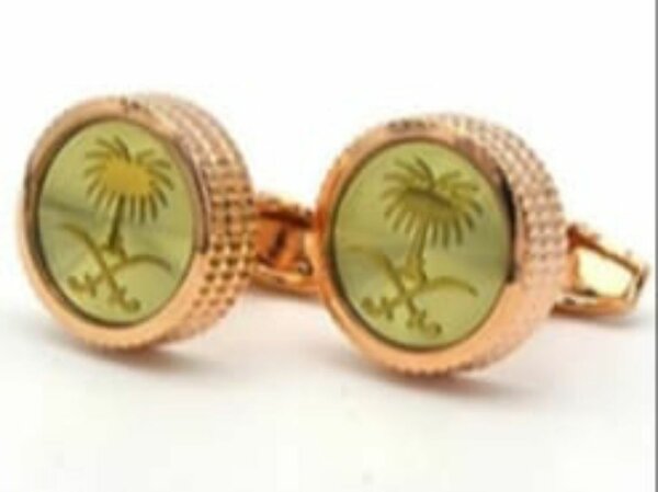 Boutons de manchette élégants dorés