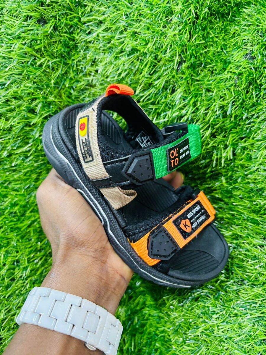 Sandales colorées pour enfants