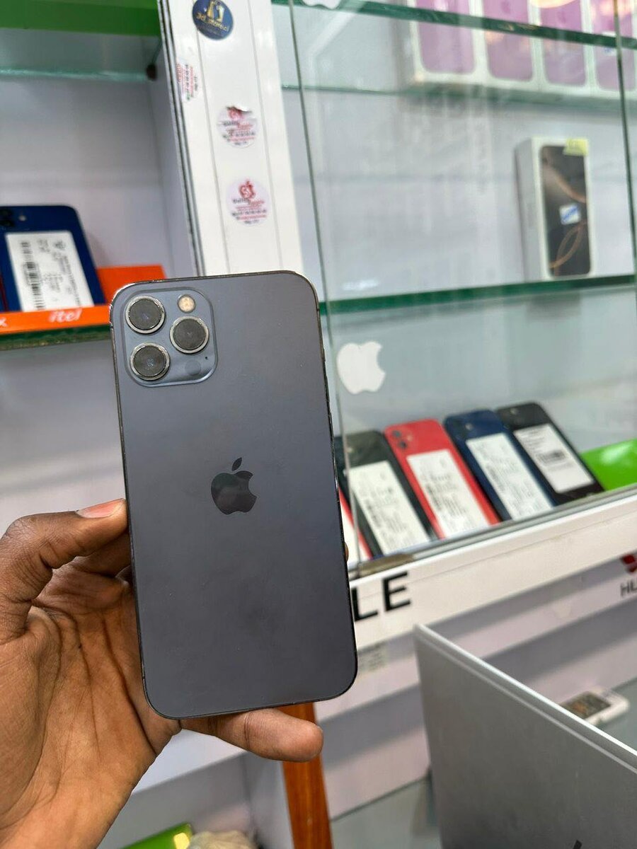 iPhone 12pro max 128giga quasi neuf