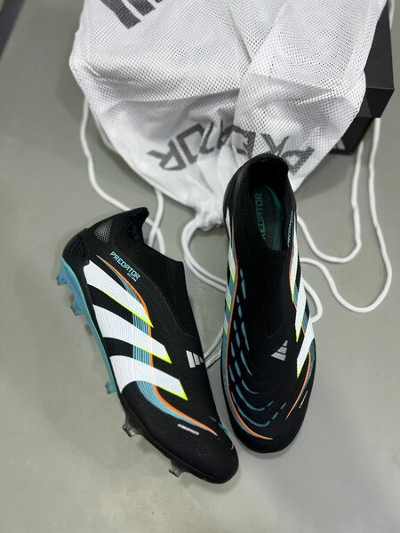 Chaussures de Foot Adhérentes