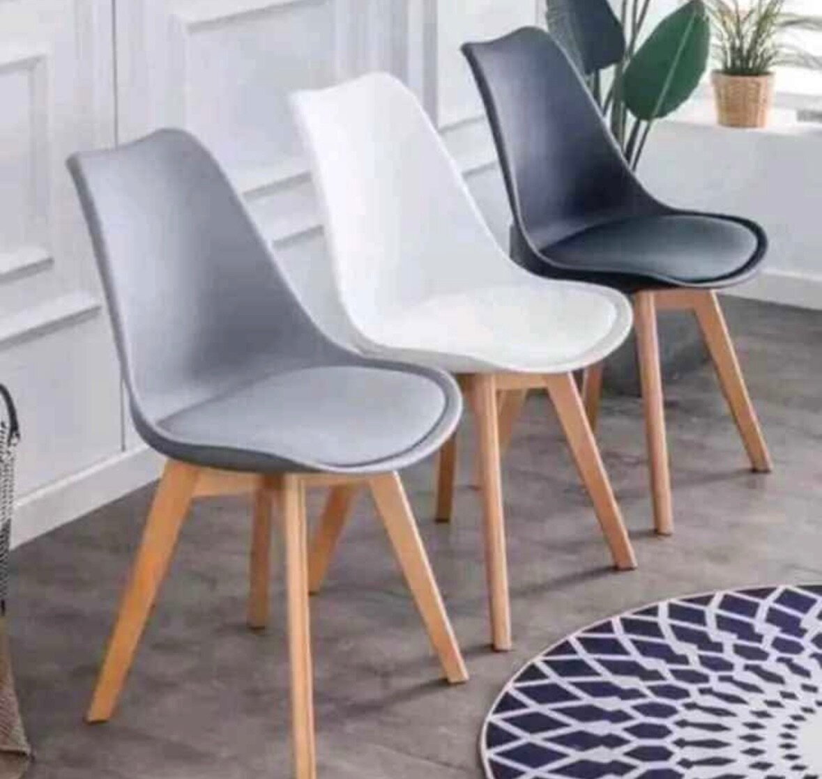 Chaises modernes en plastique