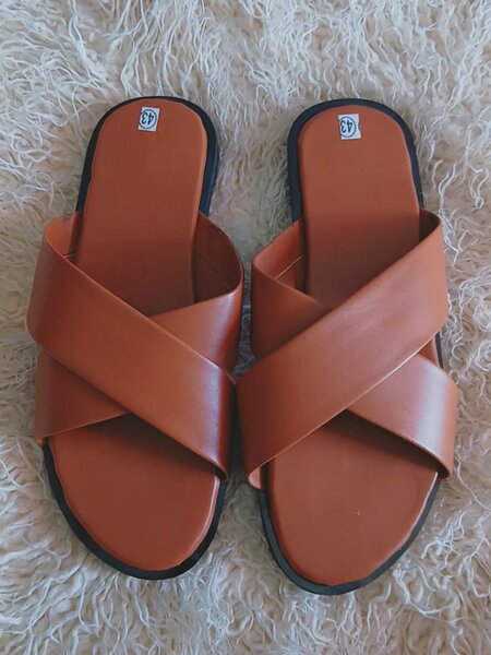 Sandale croisé en cuir