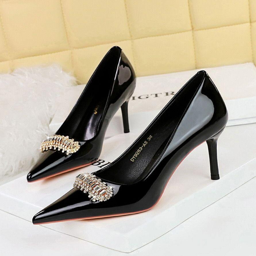 Ladies full shoe heel