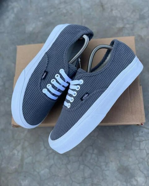 Chaussures basses en toile grise