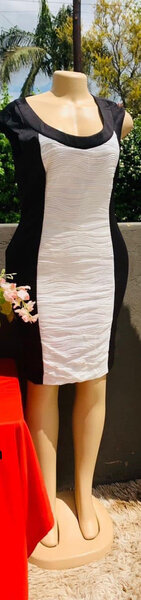 robe noire et blanche