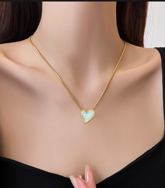 Colliers élégants dorés