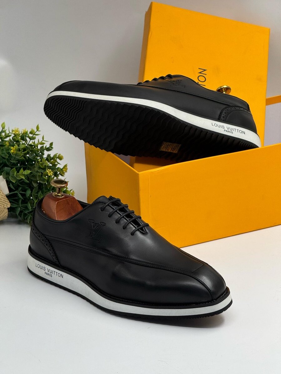 LOUIS VUITTON BLACK AND WHITE