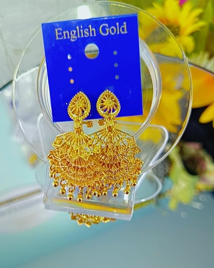 English Gold Ear ring