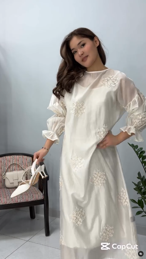 платье бежевое