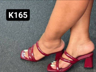 Sandales à talons épais bordeaux sans attaches