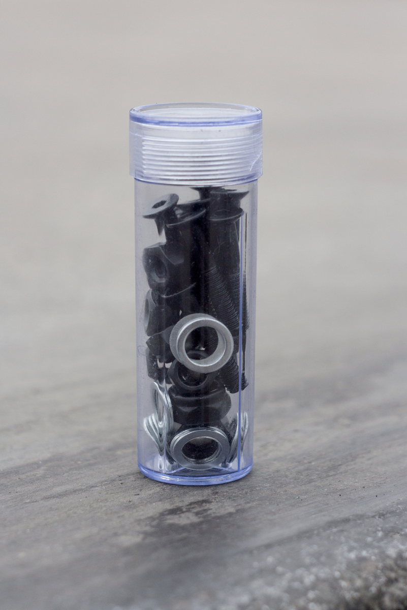 Набор винтов и гаек для скейта