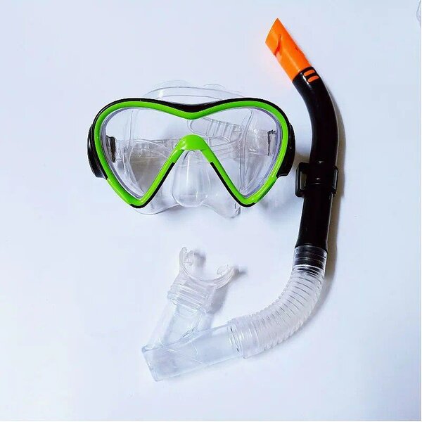 Lunettes de plongée avec tubas