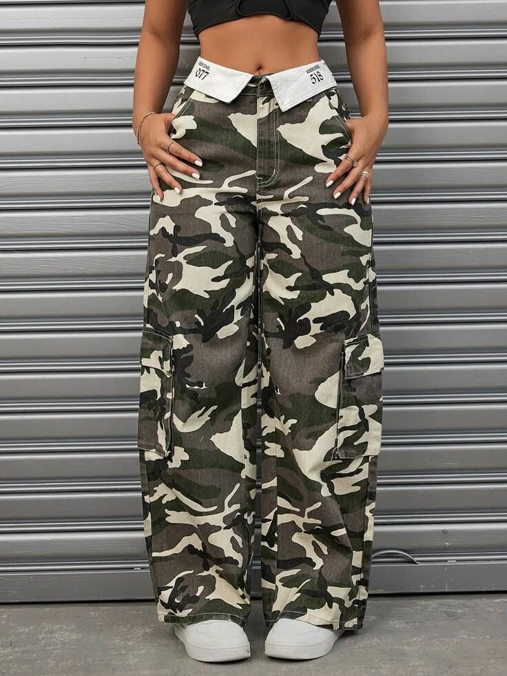 Girls soldiers camun