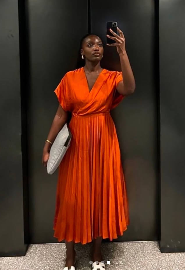 STUNNING BELTED PLEATED DRESS.