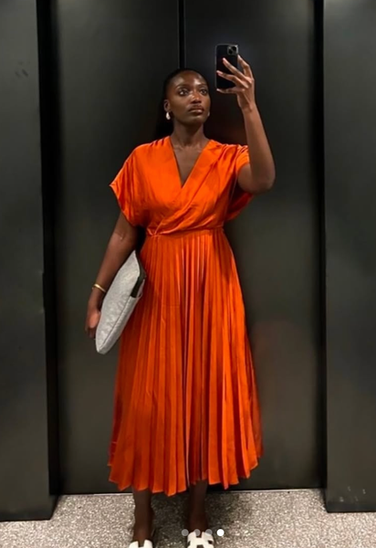 STUNNING BELTED PLEATED DRESS.