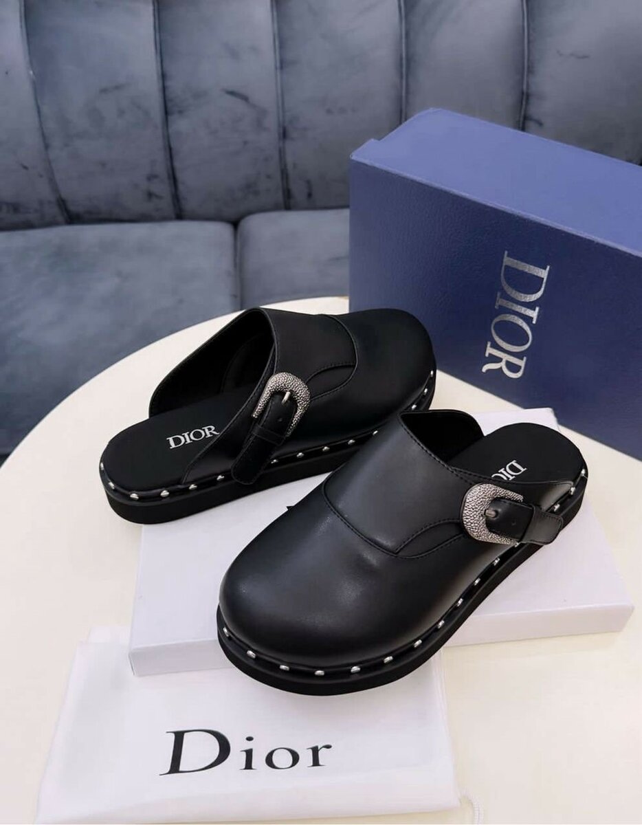 Mules en cuir Dior élégantes