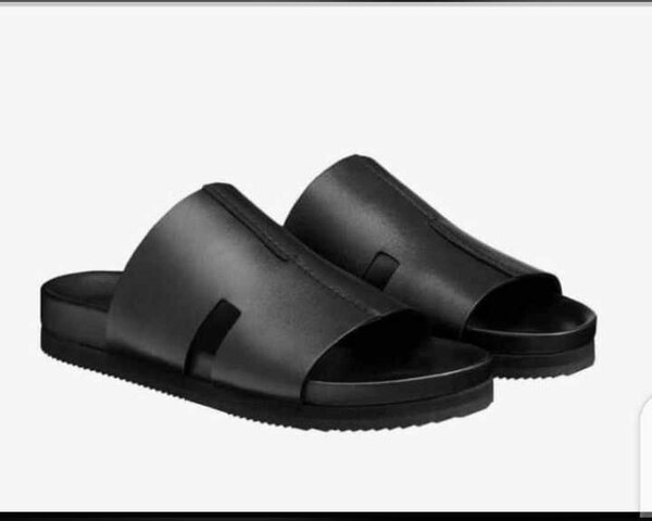Sandales en cuir.