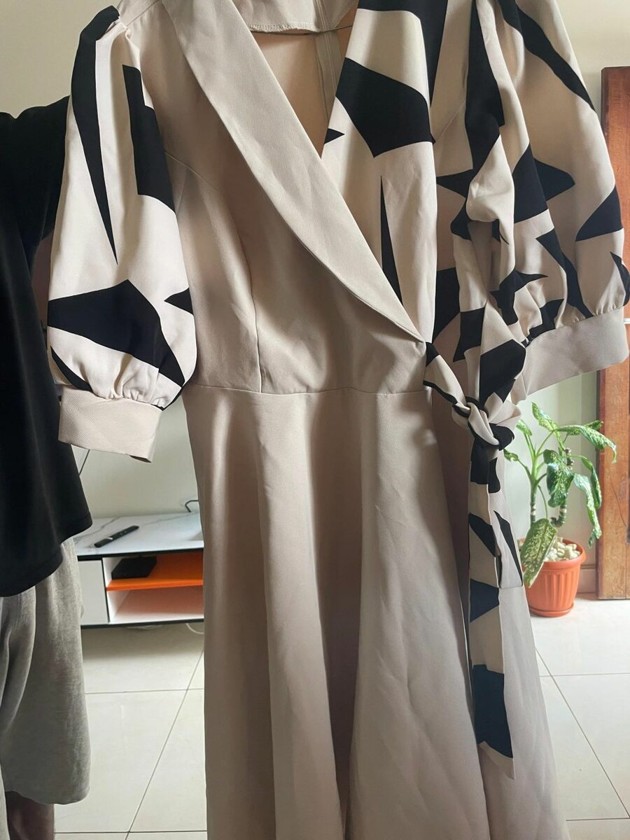 Robe élégante à manches bouffantes