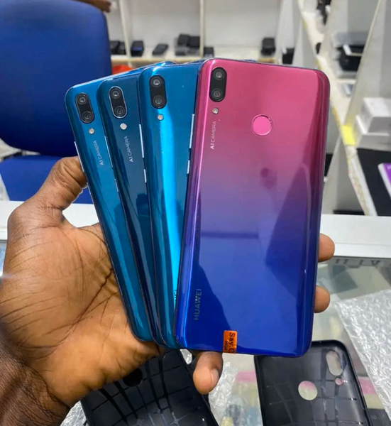 HUAWEI Y9