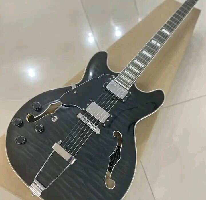 Guitare électrique semi-hollow