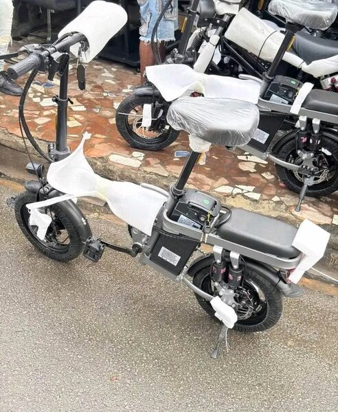 Vélo électrique pliable compact