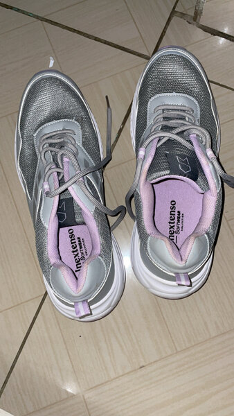 Baskets grises confortables