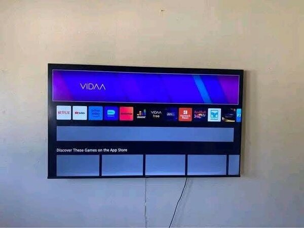 Neat Hisense 43" smart tv