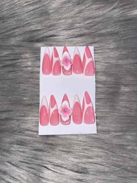 Press on nails