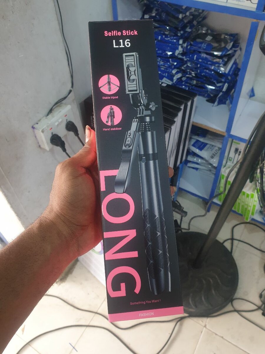 L16 selfie stick