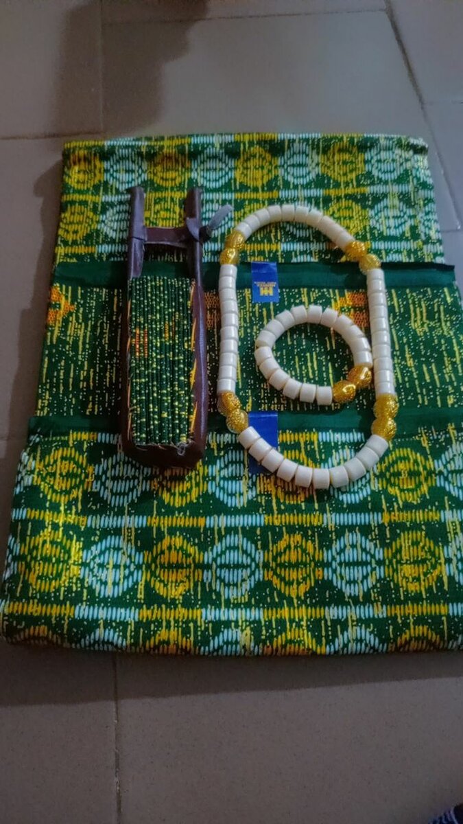 Pagne kenté avec accessoires