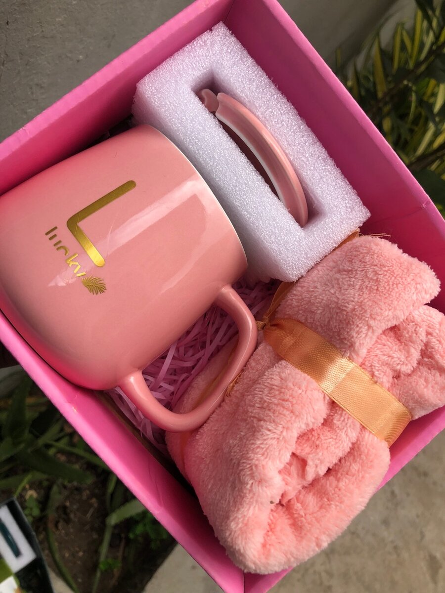 Prepackaged cup gift set