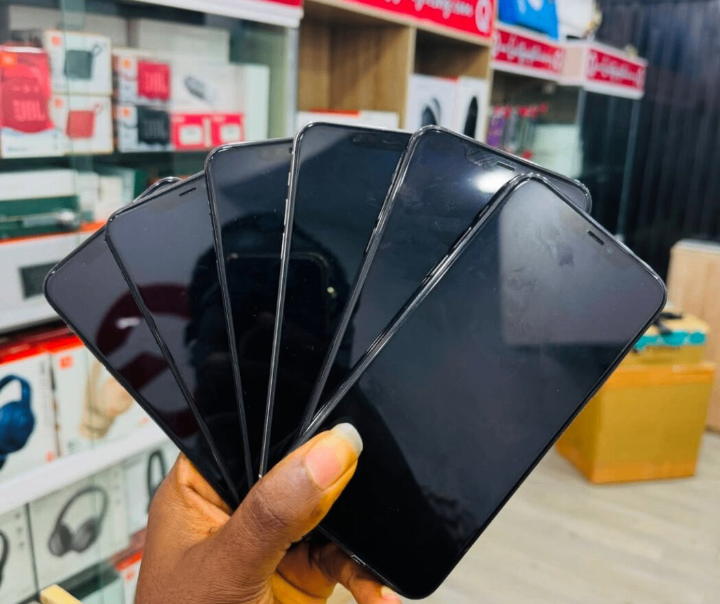 Iphone 11 pro max 64 gig