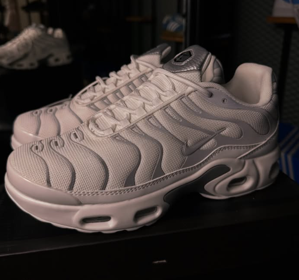 White Nike TN