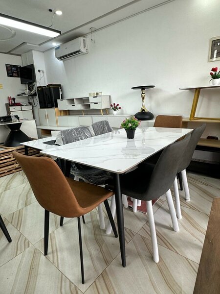 Table à manger moderne