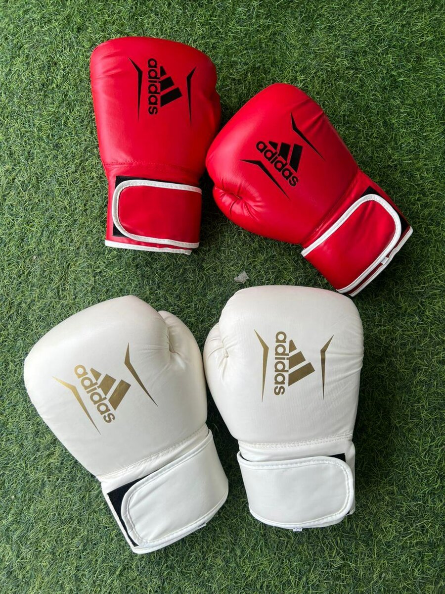 Gants de boxe adidas colorés