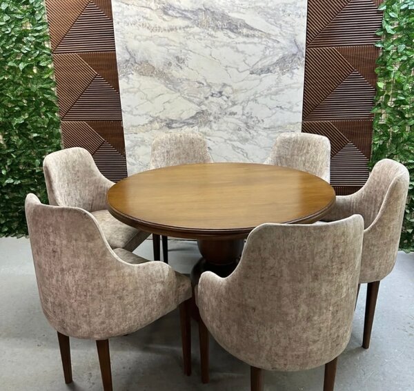 Table ronde avec chaises