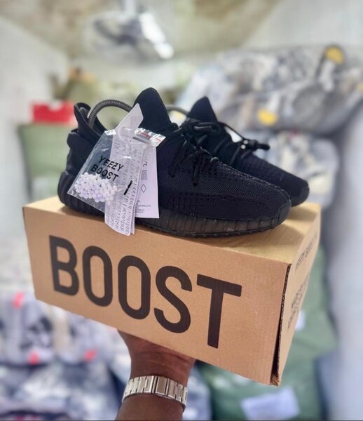 Chaussures de sport noires Boost