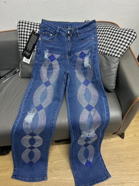 Jeans tendance avec strass