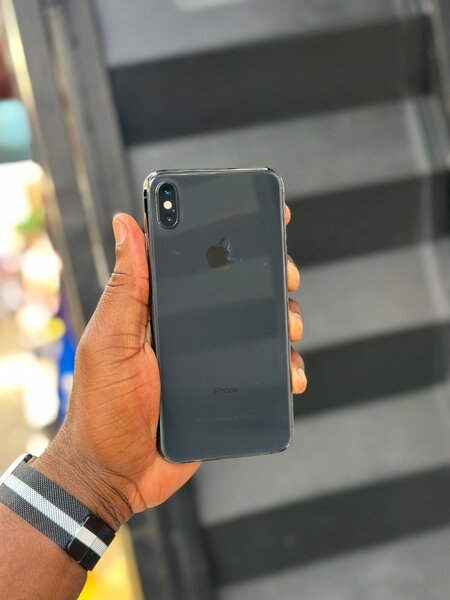 iPhone XS Max 64Go 10/10 troc possible avec garantie et reçu