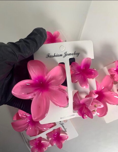 Broches fleurs colorées