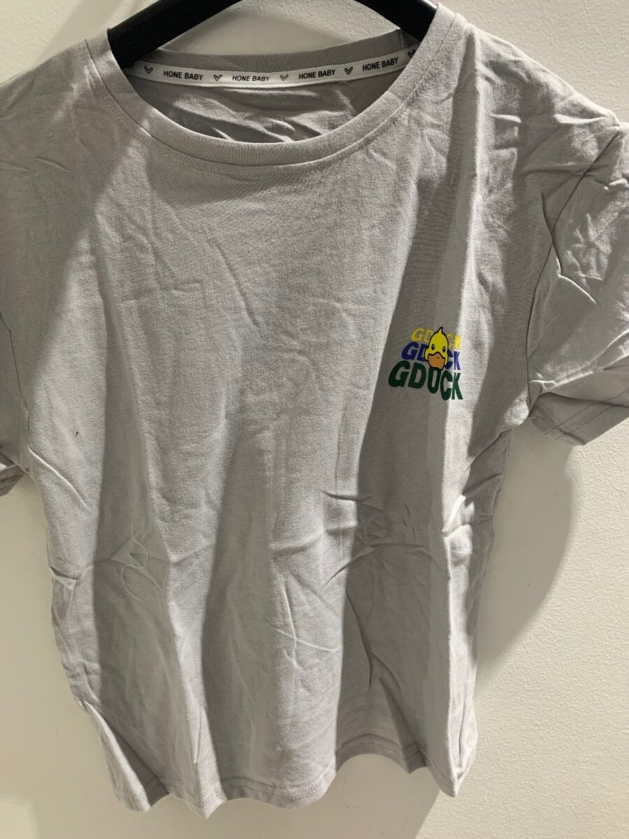 T-shirt gris à motif canard