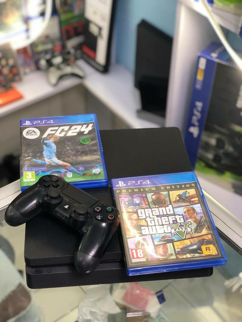 PS4 slim non cracker+ 1 CD au choix