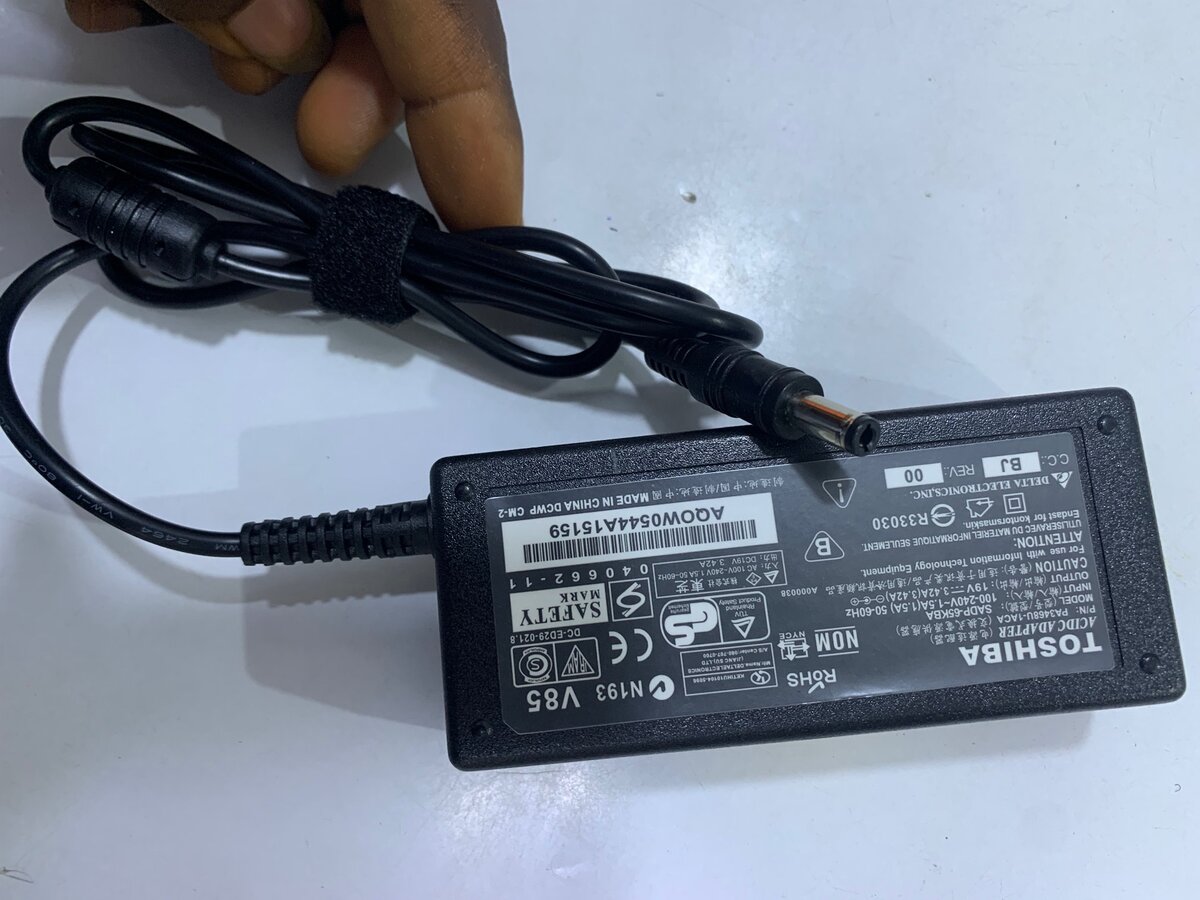 TOCHIBA SMALL PIN LAPTOPS CHARGERS