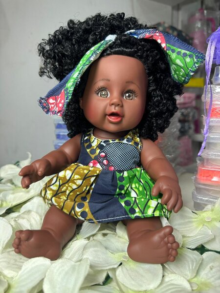 Poupée bébé afro réaliste