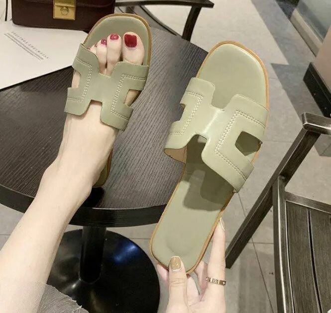 Sandales plates élégantes