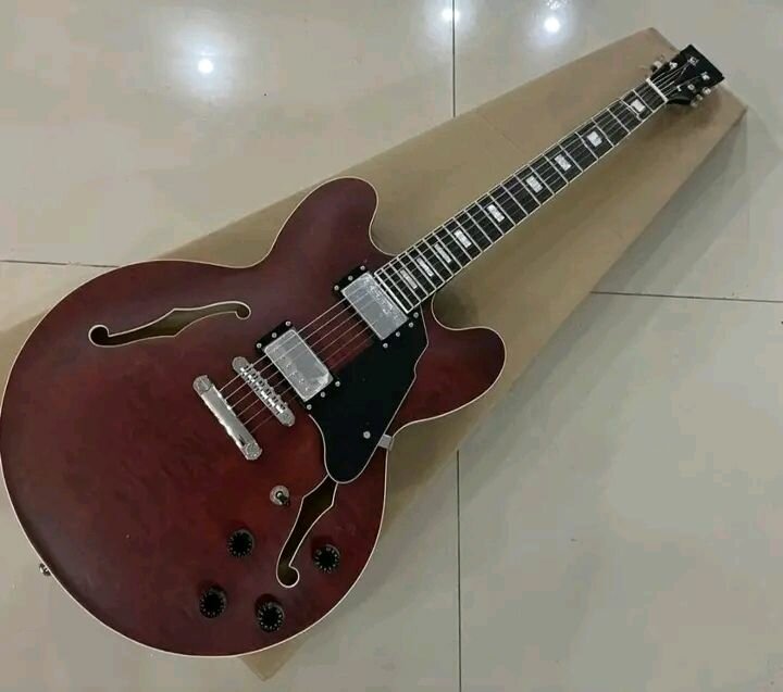 Guitare électrique semi-creuse