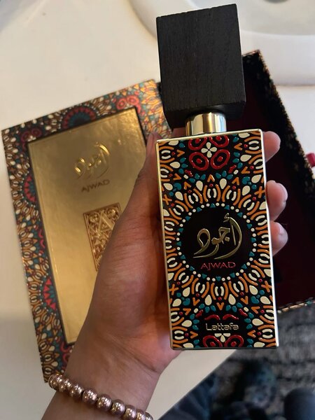 Parfum exotique Ajwad