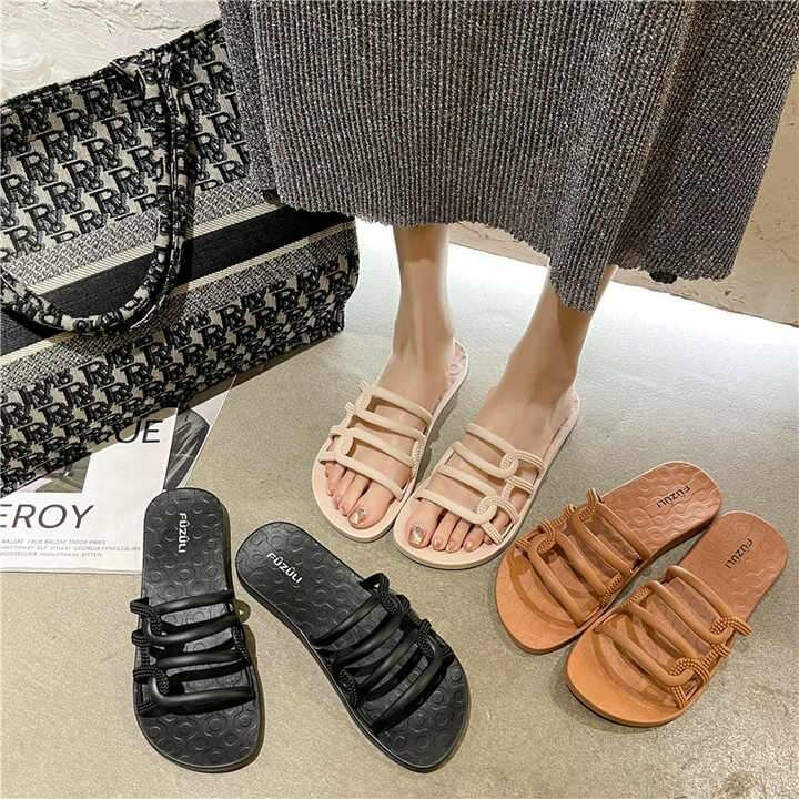 Ladies flexible sandals